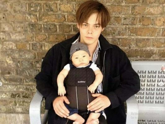 Akiko Matsuura''s baby daddy, Charlie Heaton their son,  Archie Heaton.